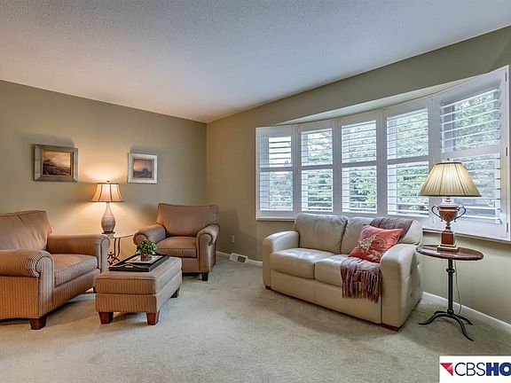 3rd image of 712 S 152nd Cir