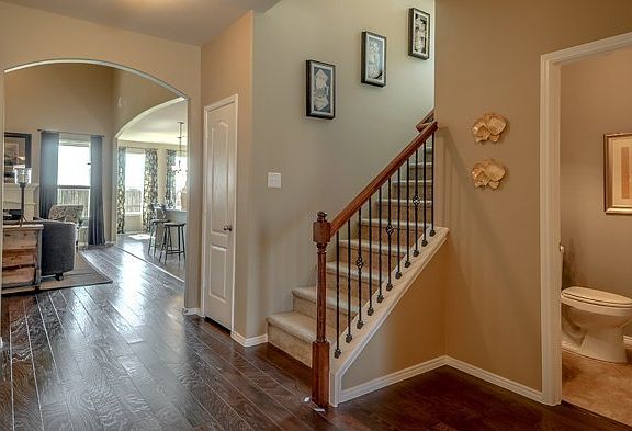 5th image of 917 Swan Ridge Dr