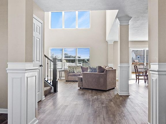 4th image of 9607 Liberty Dr