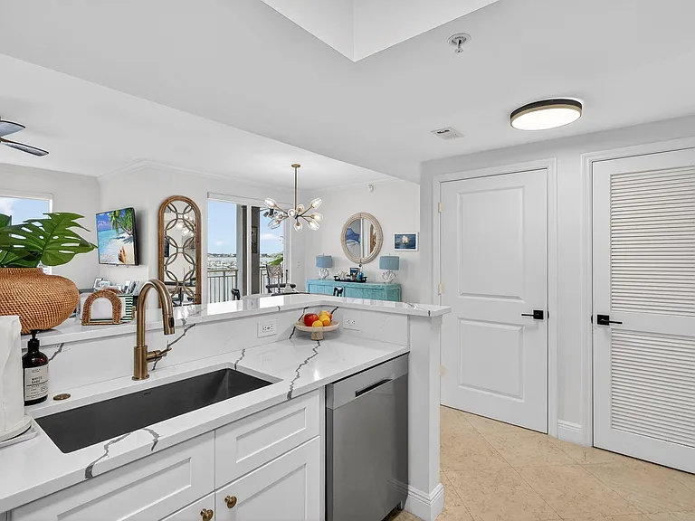 675 NW Flagler Ave #202 — Photo 7