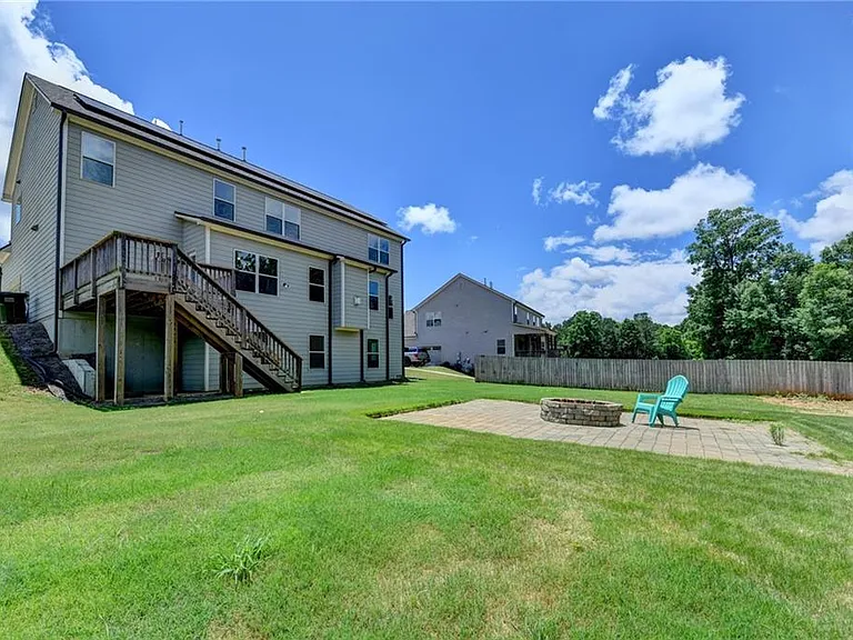 235 Bella Dr — Photo 87