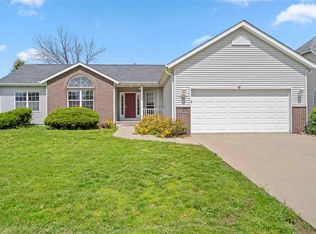 2550 Hunters Ridge Rd, Marion, IA 52302