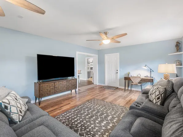 958 Scott Drive, West Palm Beach, FL 33415