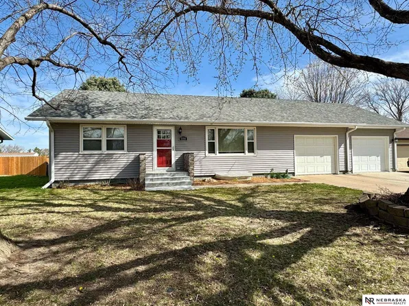 1359 Meadow Ln, York, NE 68467