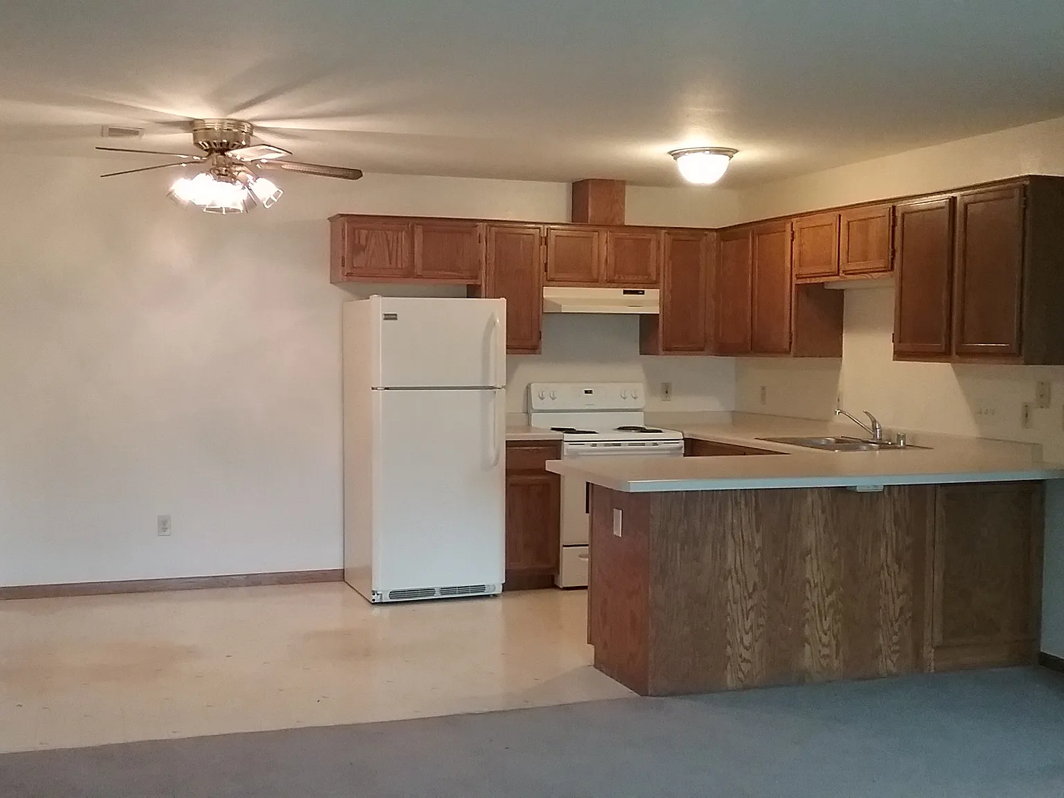 Adam's Court Apartments — Photo 3