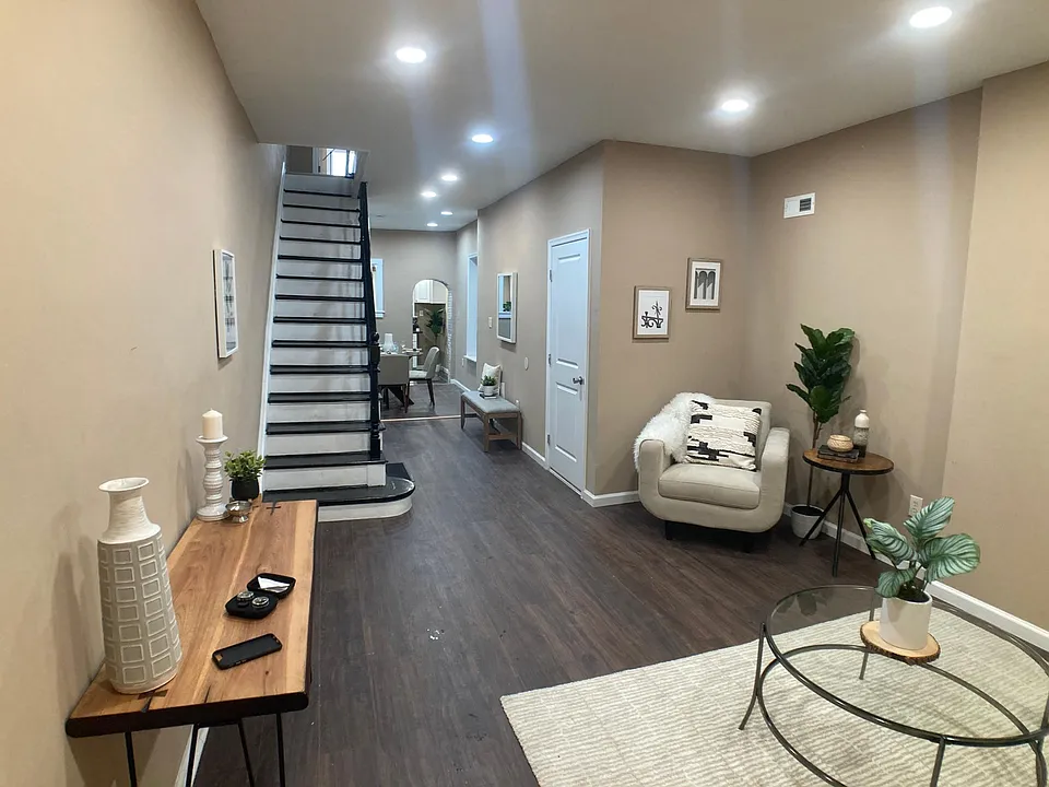 2060 E Orleans St #2060