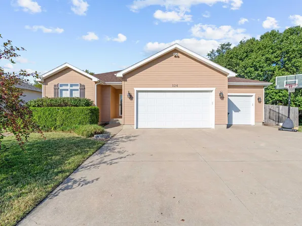 124 S Eastmoor Dr, Salina, KS 67401