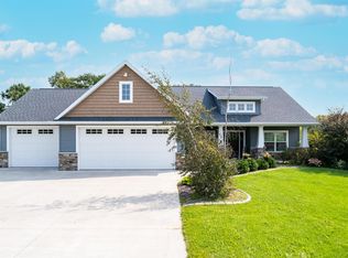 W5888 Falling Leaf Trl, Appleton, WI 54913