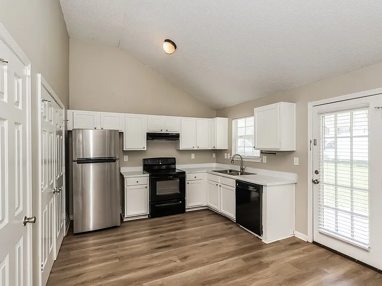 725 Cherry Branch Cir — Photo 8