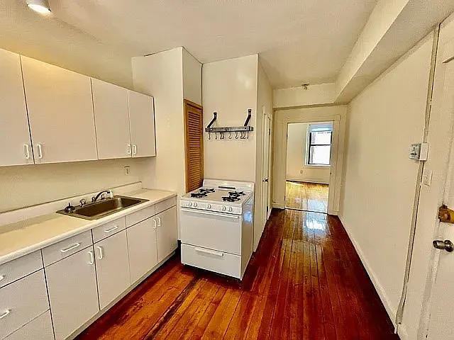 13 Charter St #2F — Photo 5