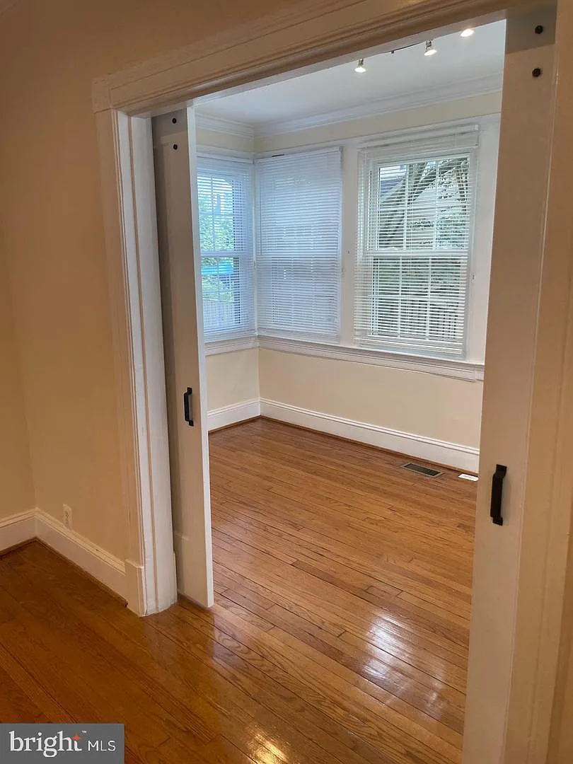4 bed, 3.5 bath, 2268 sqft, $6,200 — Photo 4