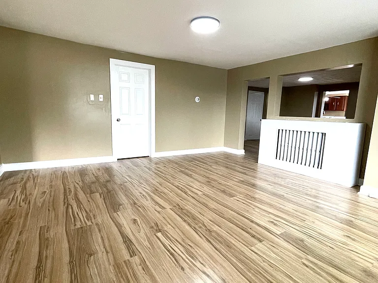 221 Middle St — Photo 13