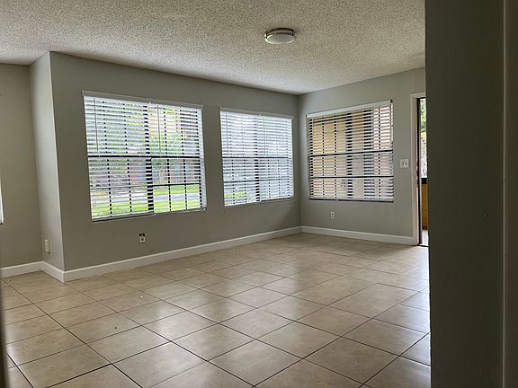 5th image of 320 Black Oak Ct APT 208