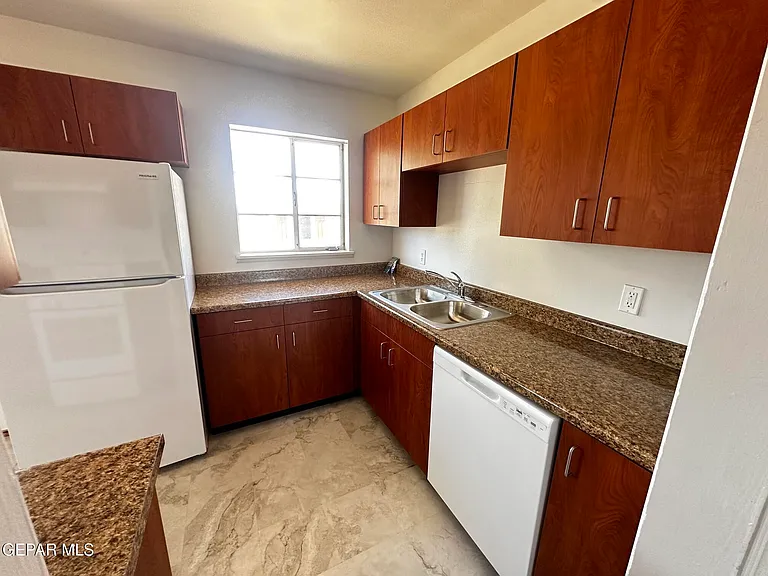 5719 Bainbridge Ave — Photo 6