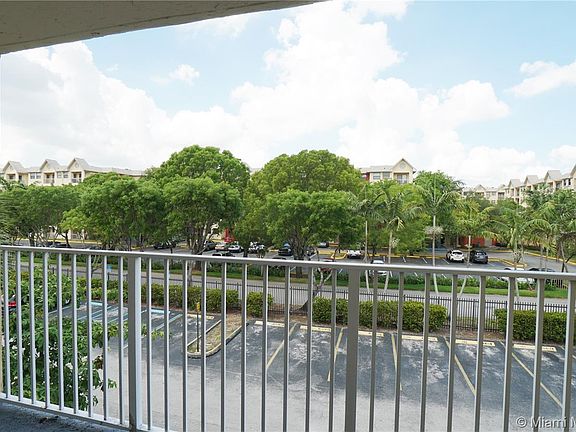 2nd image of 5201 Geneva Way APT 309
