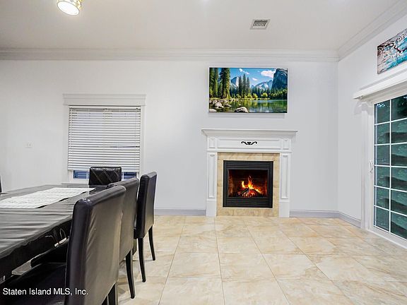 3rd image of 26 Malibu Ct