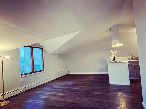 4th image of 60 Shore Dr #1