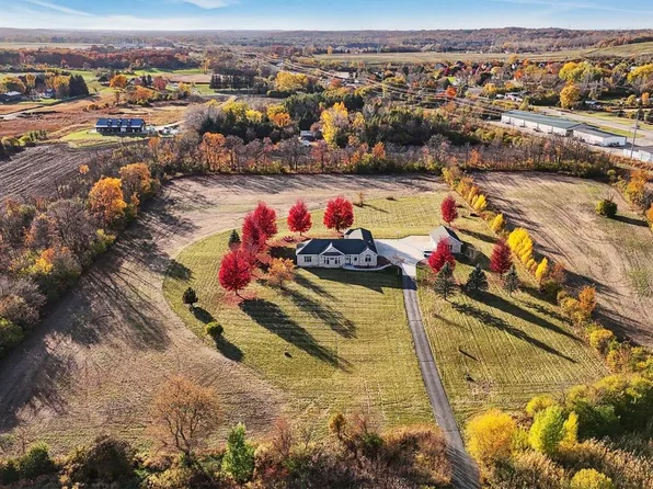 W200S8443 Woods ROAD, Muskego, WI 53150