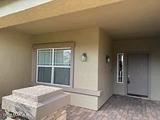 3 bed, 2.0 bath, 1484 sqft, $2,094 — Photo 2