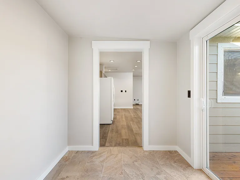 Runway Ln — Photo 6