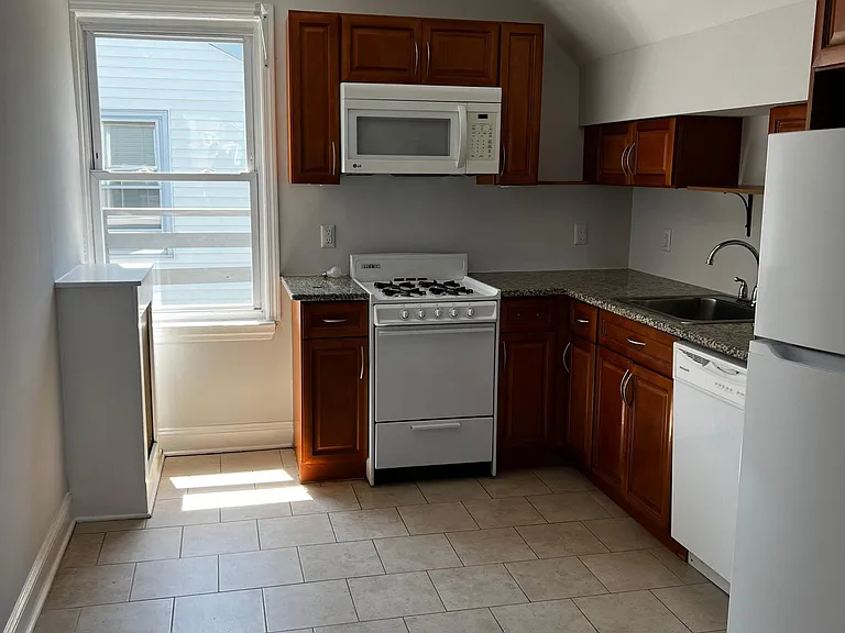 905 Grand Ave #4 — Photo 6