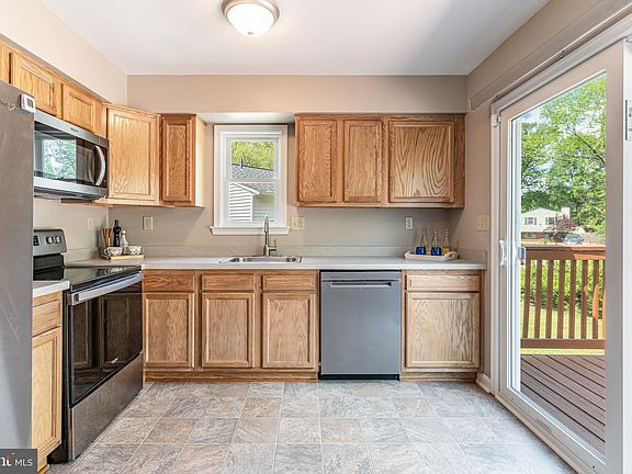 4th image of 7103 Avesbury Ln