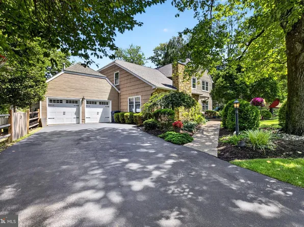 2 Mark Cermele Ct, Lawrence Township, NJ 08648