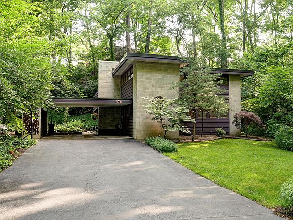 3rd image of 476 E Overbrook Dr