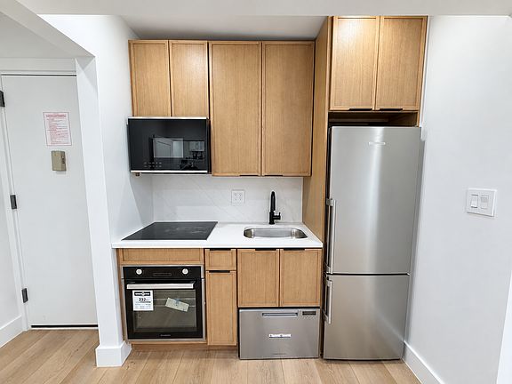 4th image of 113 Eagle St #2R