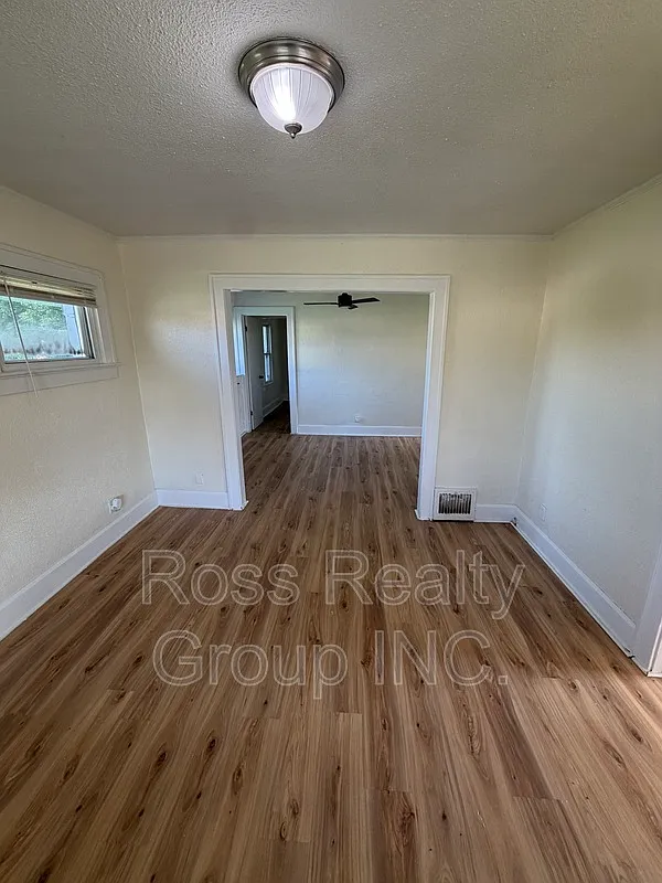 2 bed, 1.0 bath, $1,050 — Photo 1