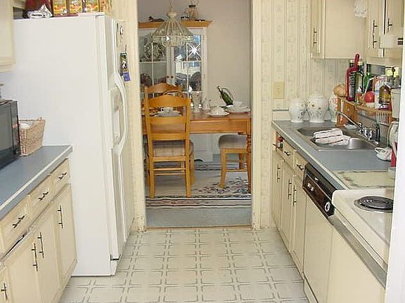 4th image of 127 Woodland Dr