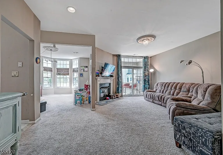 408 Kensington Ln — Photo 8