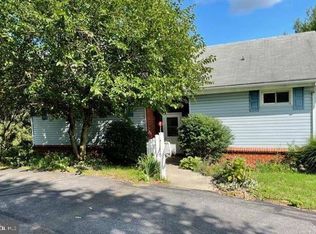 6031 Oakwood Ln, Slatington, PA 18080