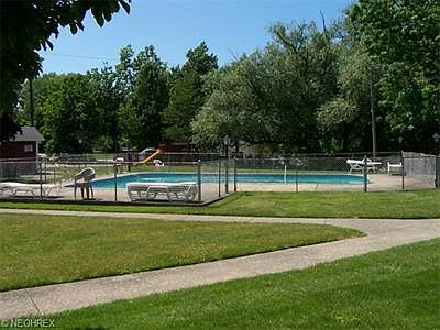3rd image of 27651 Lake Shore Blvd APT 2D