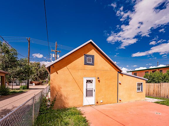 5th image of 400 College St