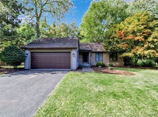 3 Goldfinch Ct, Amherst, NY 14228