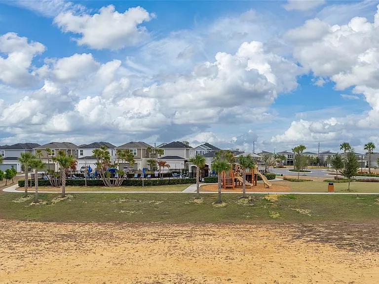 697 Stoney Point Cir — Photo 33