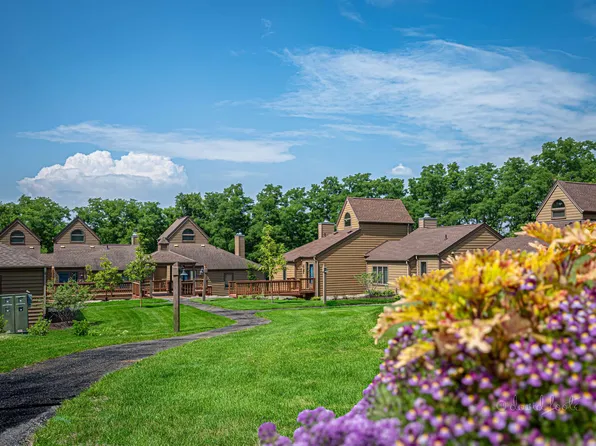 7 Farmstead Ln, Galena, IL 61036