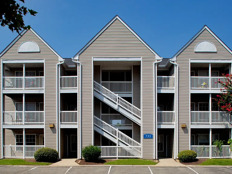 Featherstone Apartments at Kiln Creek — Photo 24