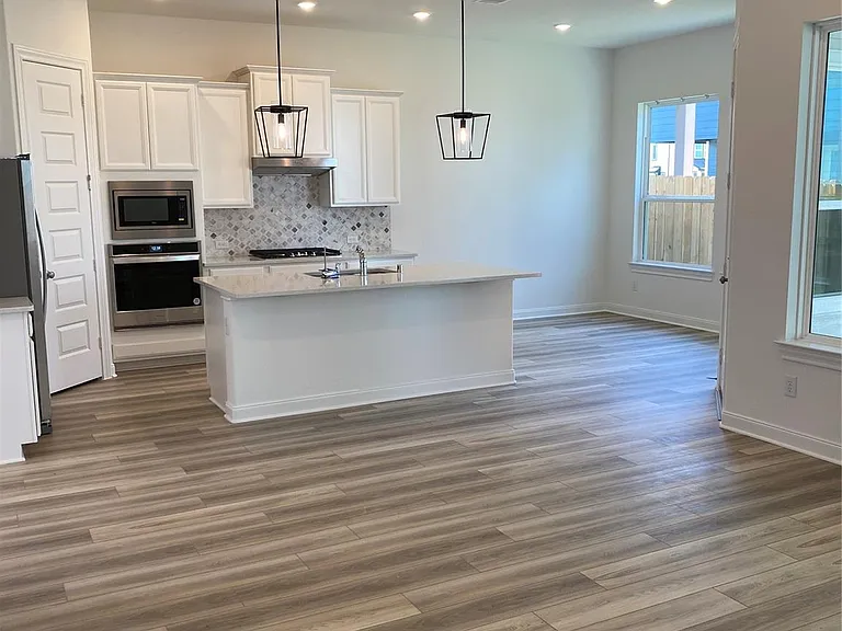 2418 Yacht Harbor Dr — Photo 4