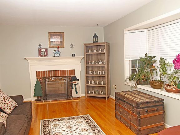 4th image of 140 Wedgewood Pl