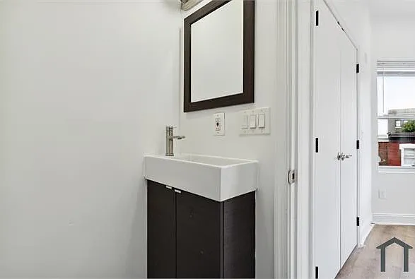 2 bed, 812 sqft, $1,476 — Photo 2