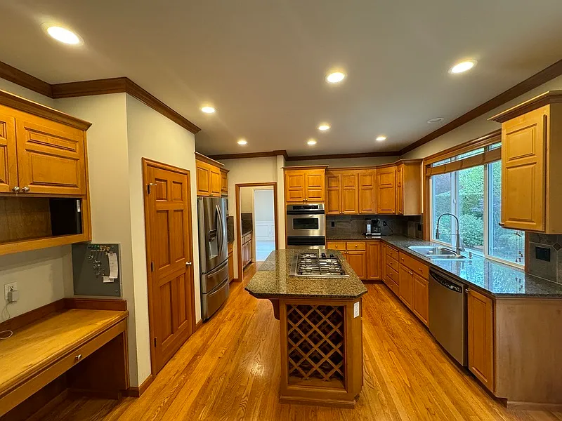 3 bed, 2.5 bath, 3063 sqft, $4,500 — Photo 3