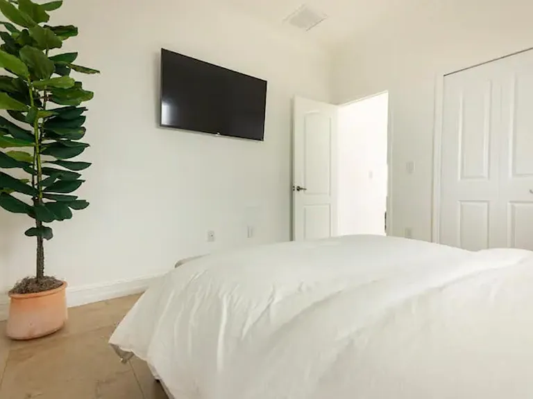15566 SW 13th Ter — Photo 11
