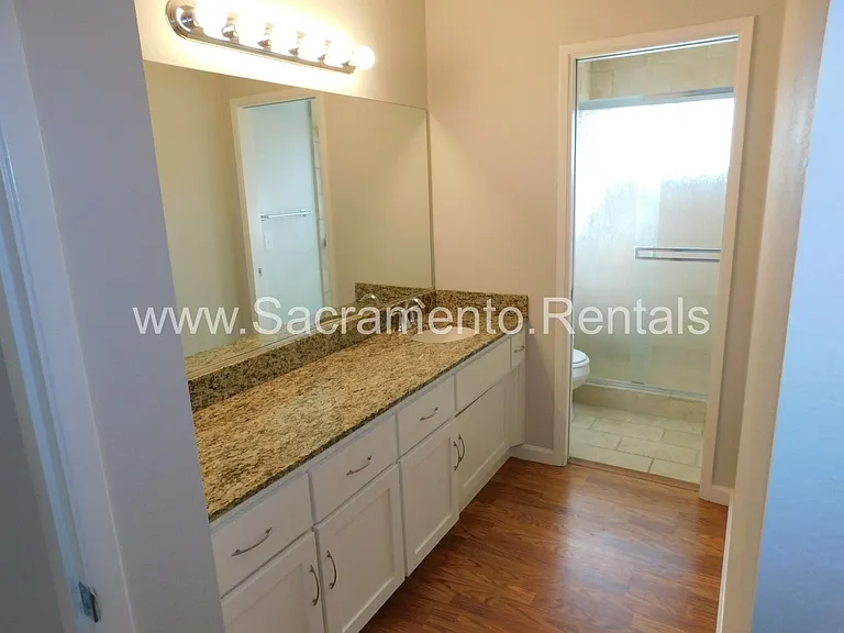 2637 Latham Dr — Photo 29