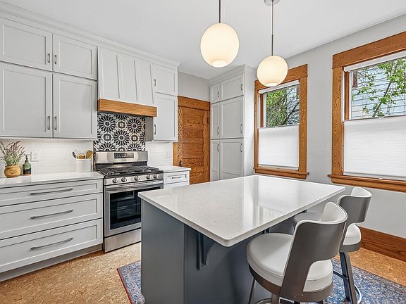 5th image of 1451 Charles Ave