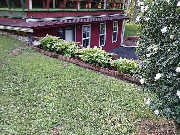 3rd image of 44 Tuttle Rd