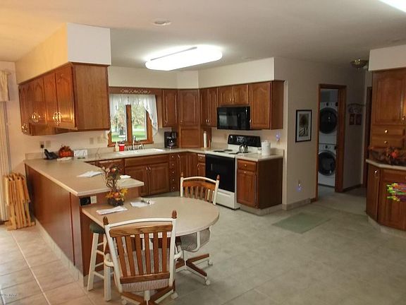 3rd image of 28660 Sarabyn St