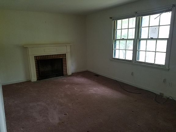5th image of 4102 Gordon Dr