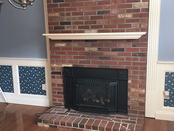 Gas fireplace/kitchen